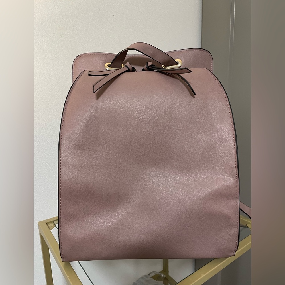 Lightly used! Lily & Ivy large light pink Backpack Faux Leather backpack 🎒